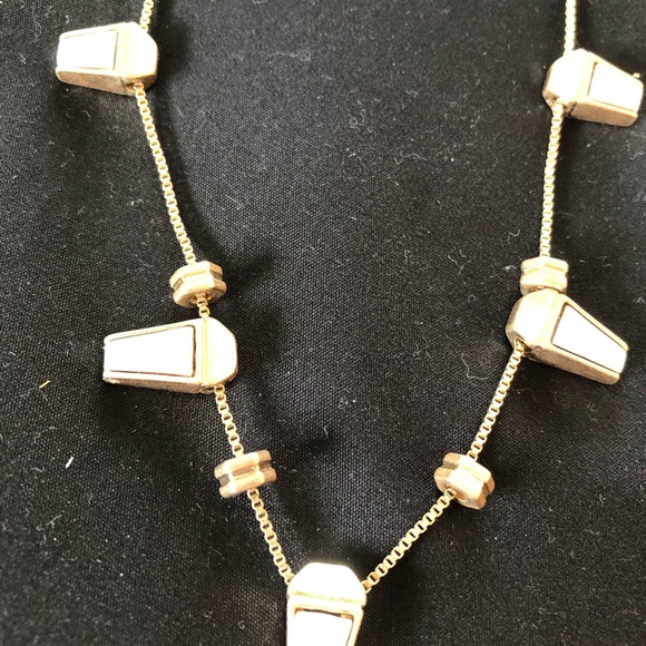 Gold and silver tone necklace. - Picture 8 of 9